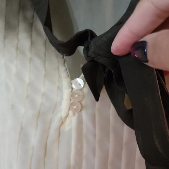 Rose & Olive Ombre Ivory and Dark Green Blouse with Tie Collar - Picture 3 of 6